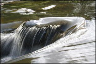 Water flowing at Bradley's Weir, August 2009